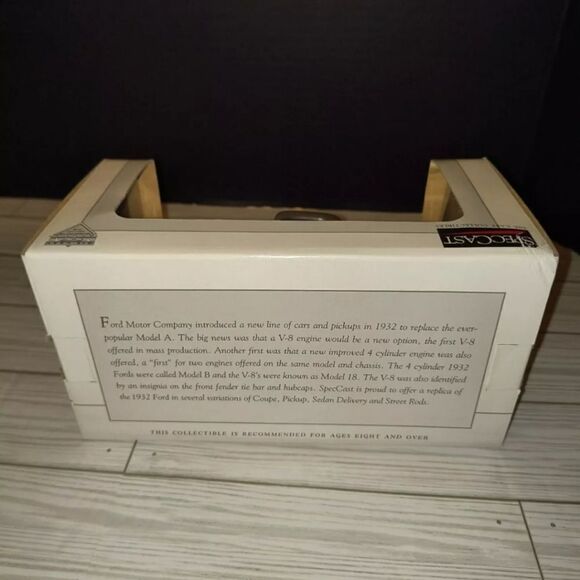 SpecCast Diecast Collectibles Metal 1932 Ford Valvoline Collector Replica Truck - Picture 9 of 10